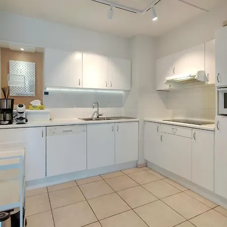 Апартаменты 2 Bedroom Lovely In *