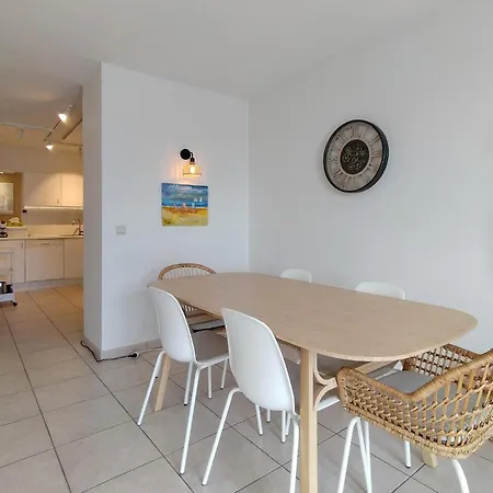 Апартаменты 2 Bedroom Lovely In