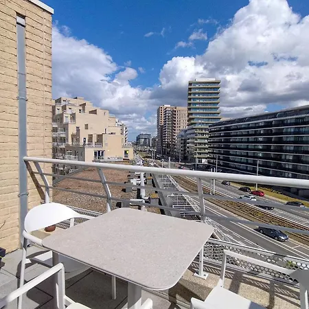 Апартаменты 2 Bedroom Lovely In *