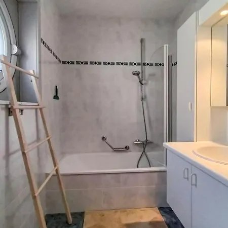 2 Bedroom Lovely In アパート